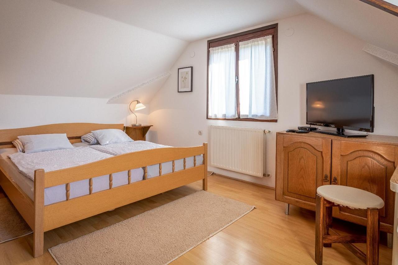 Farmstay Kotic Szluin Kültér fotó