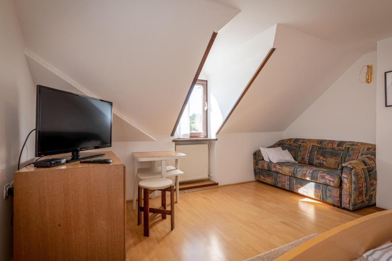 Farmstay Kotic Szluin Kültér fotó