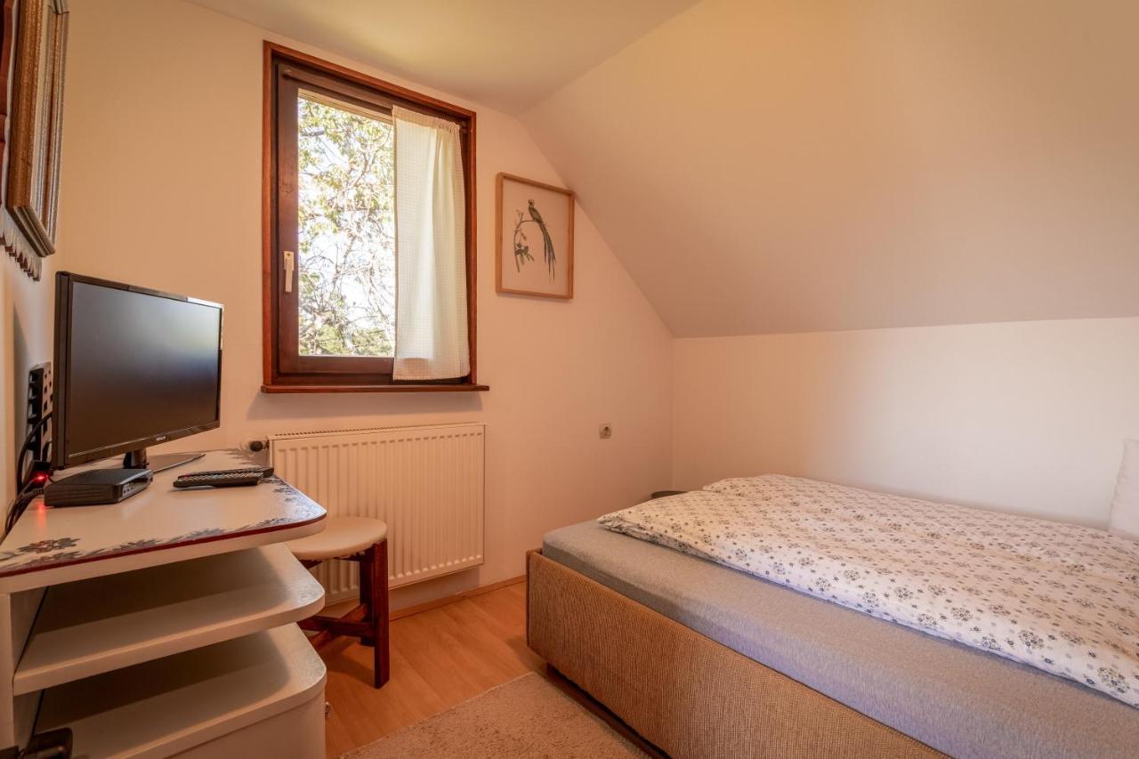 Farmstay Kotic Szluin Kültér fotó