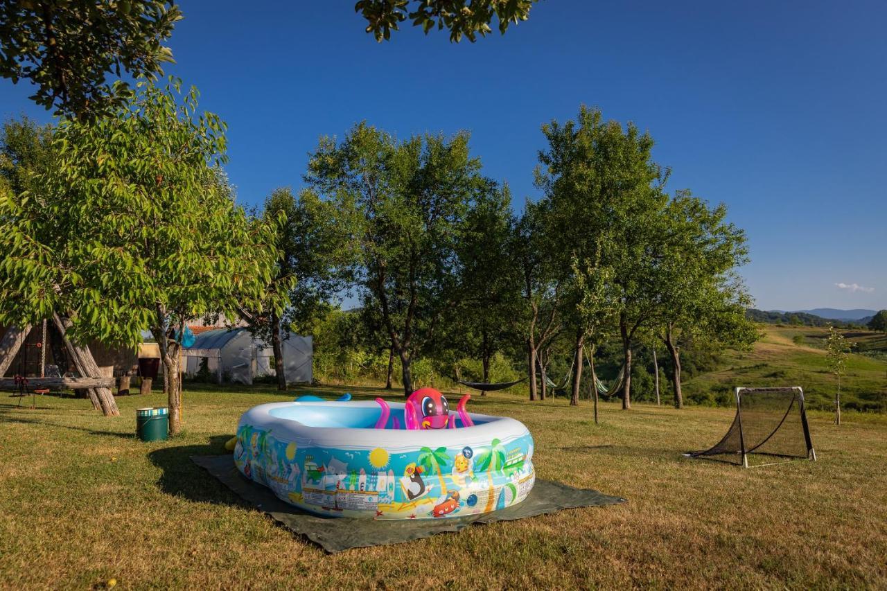 Farmstay Kotic Szluin Kültér fotó