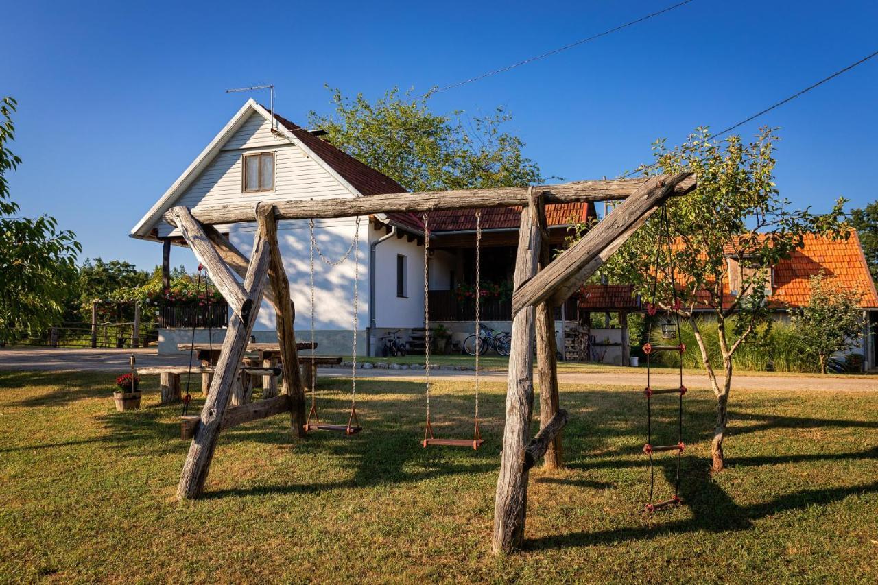 Farmstay Kotic Szluin Kültér fotó